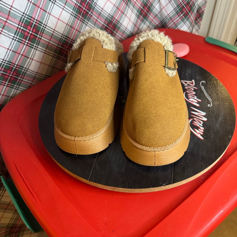 Women's Tan Shearling-Lined Mules